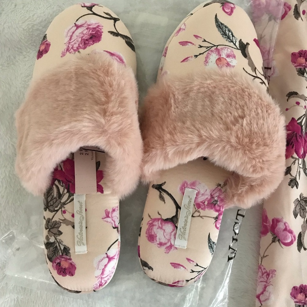 Victoria’s Secret floral slippers with slipper pouch